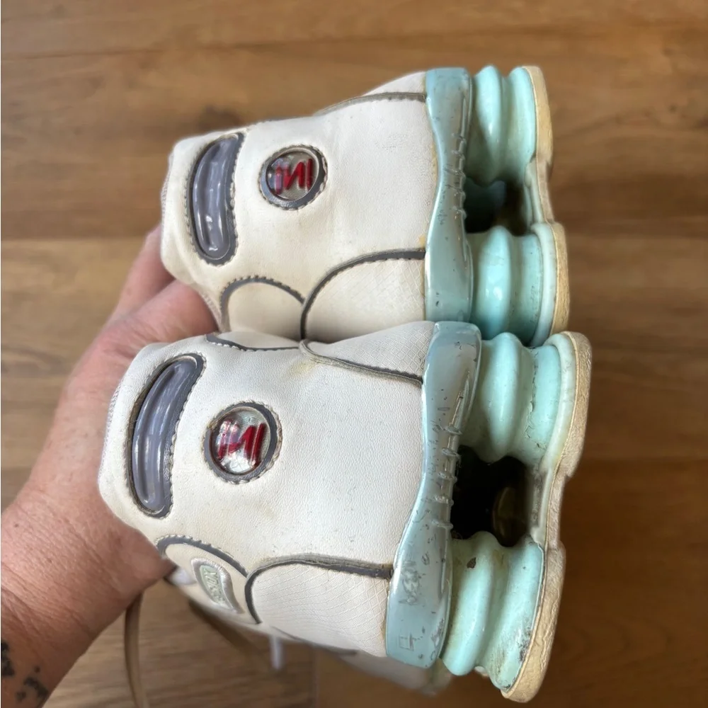 NIKE SHOX white/mint/red/charcoal size 10